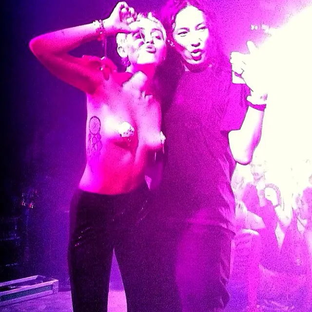 6773109-miley-cyrus.jpg