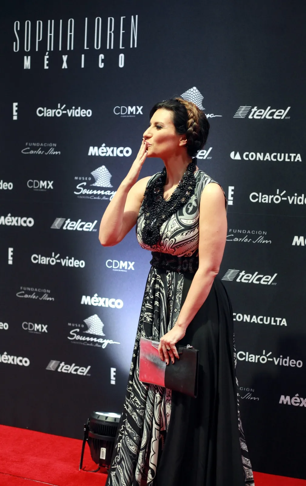 6836288-laura-pausini.jpg