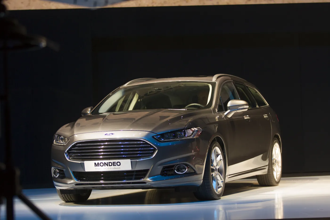 6867512-ford-mondeo.jpg
