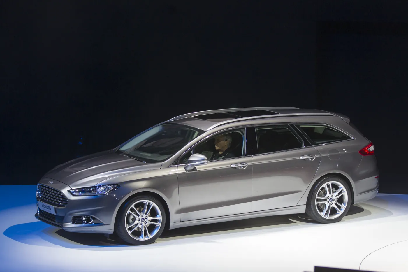 6867599-ford-mondeo.jpg