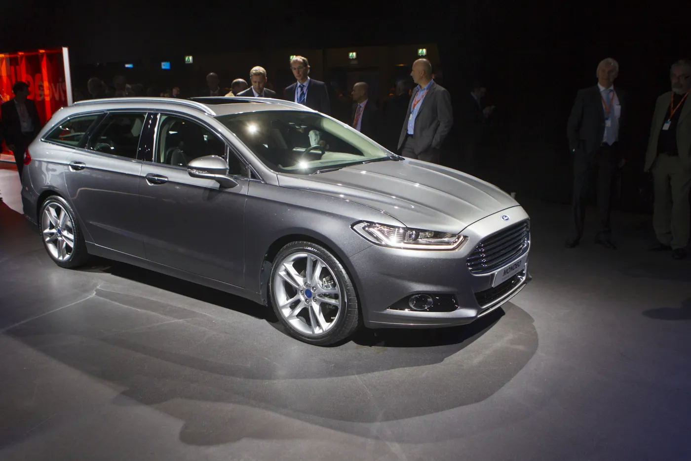 6867628-ford-mondeo.jpg