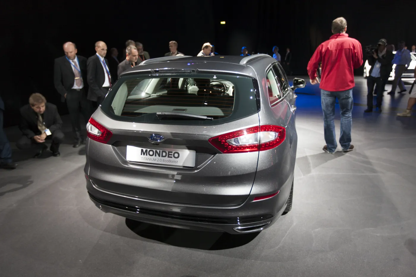 6867657-ford-mondeo.jpg