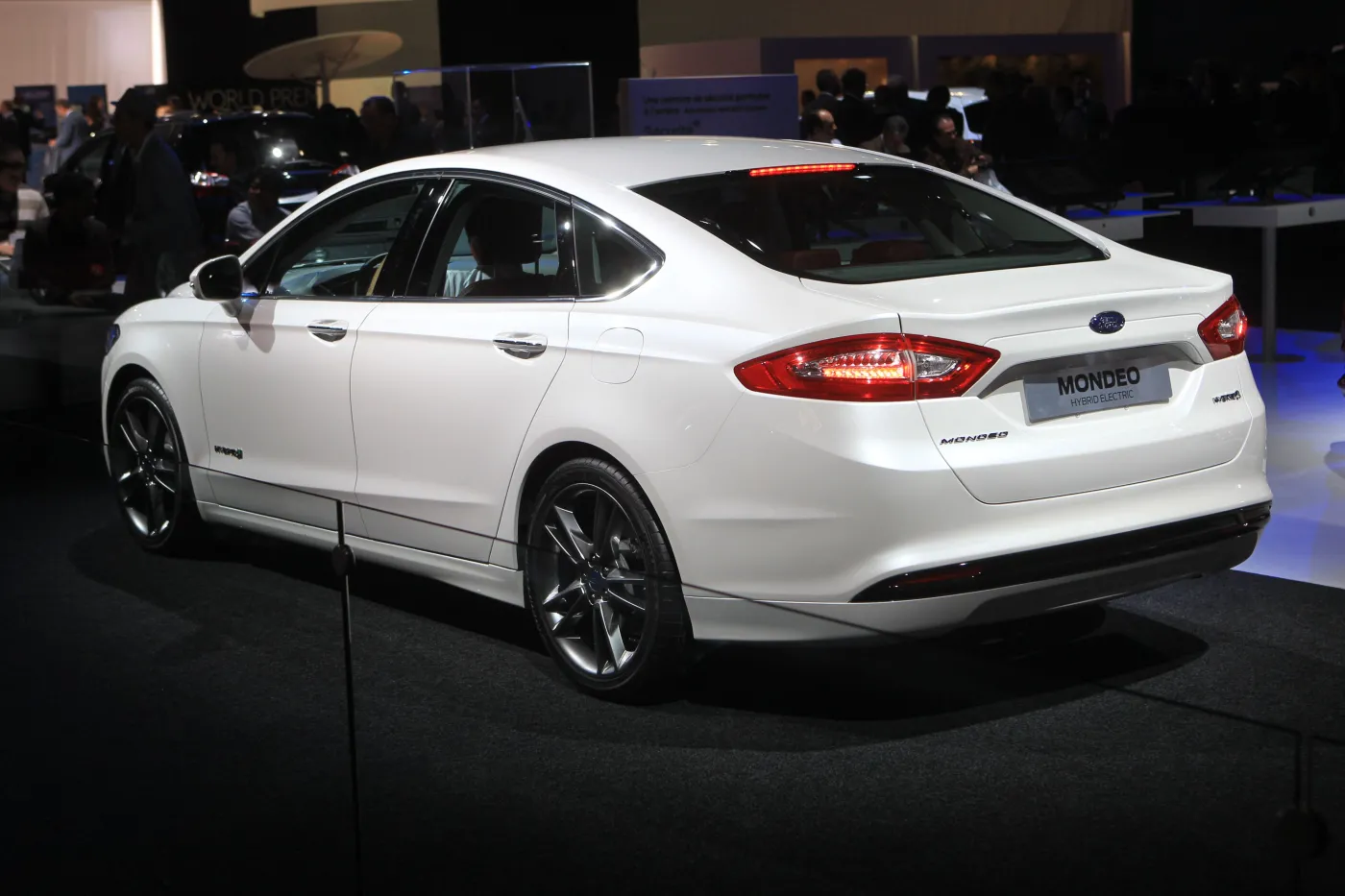 6867880-ford-mondeo.jpg