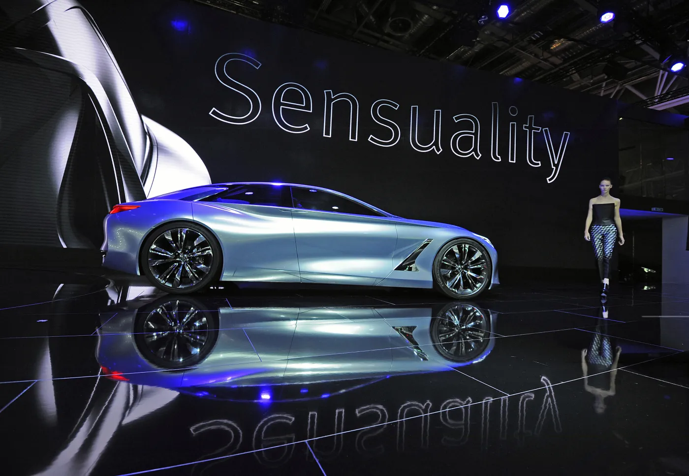 6892105-infiniti-q80.jpg