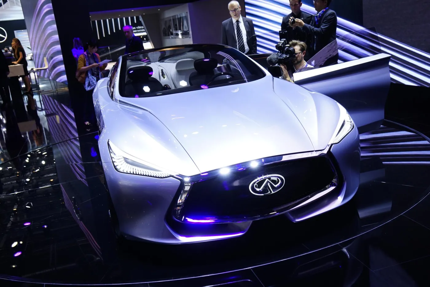 6892336-infiniti-q80.jpg