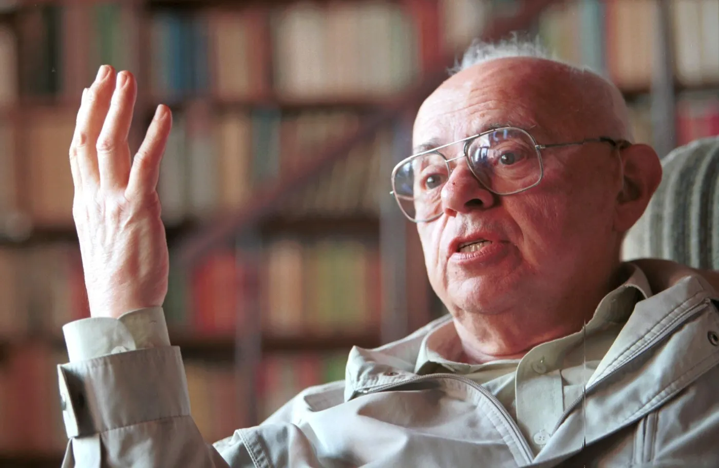 6913750-stanislaw-lem.jpg