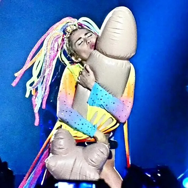 6932409-miley-cyrus.jpg