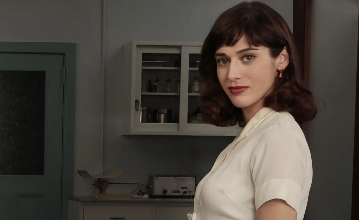 Lizzy Caplan