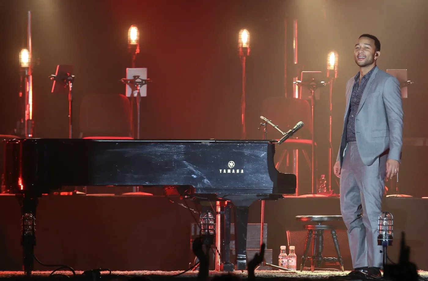 6984401-john-legend.jpg