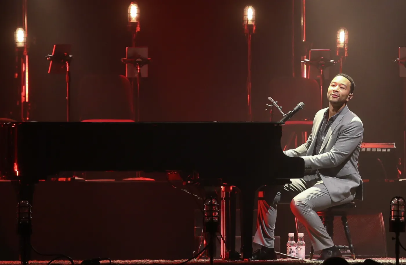6984285-john-legend.jpg