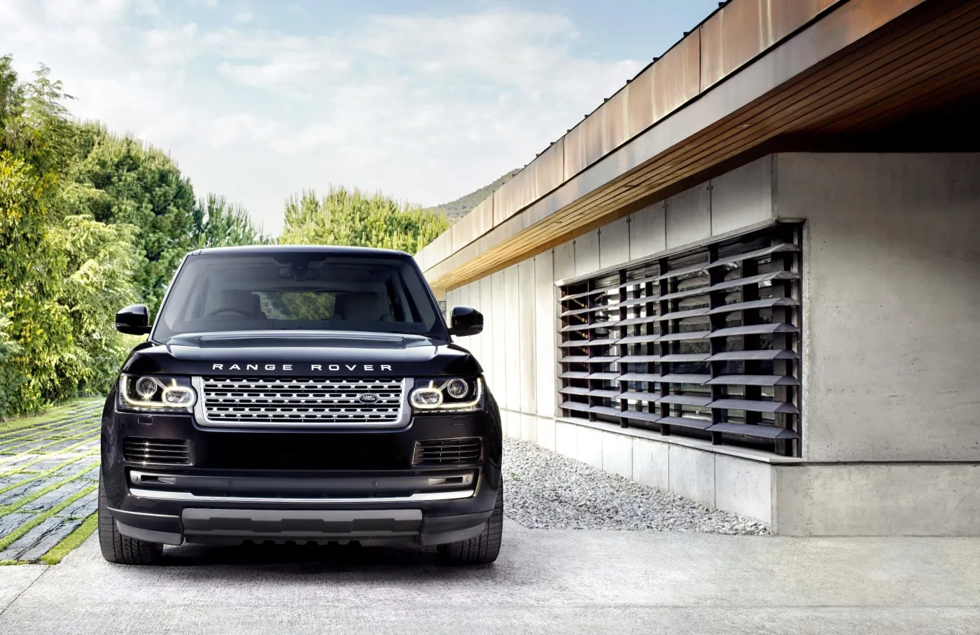 7481007-range-rover.jpg