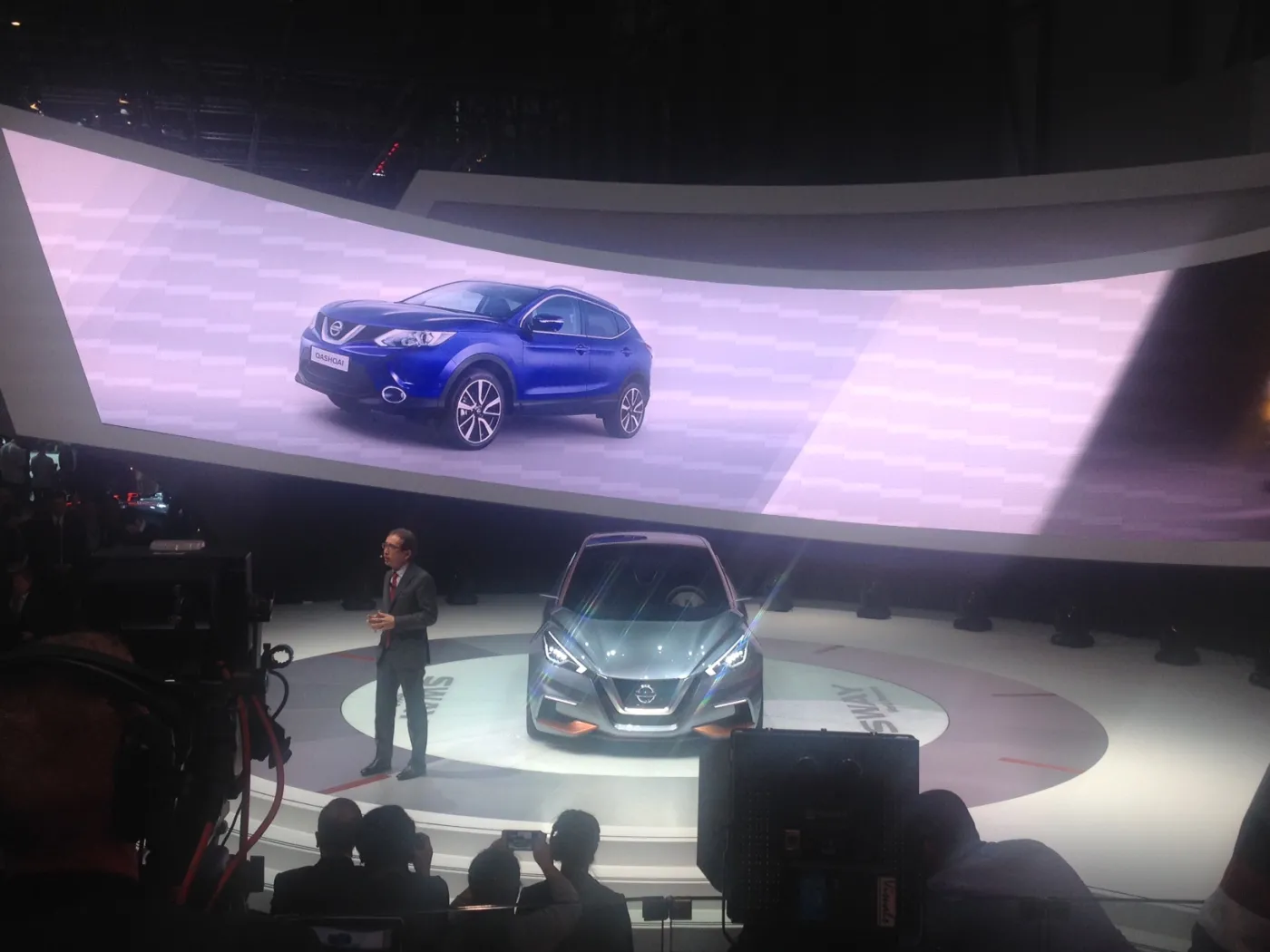 7493950-nissan-sway.jpg
