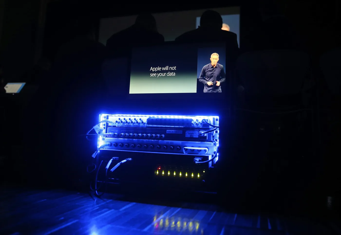 7521557-macbook-pro.jpg