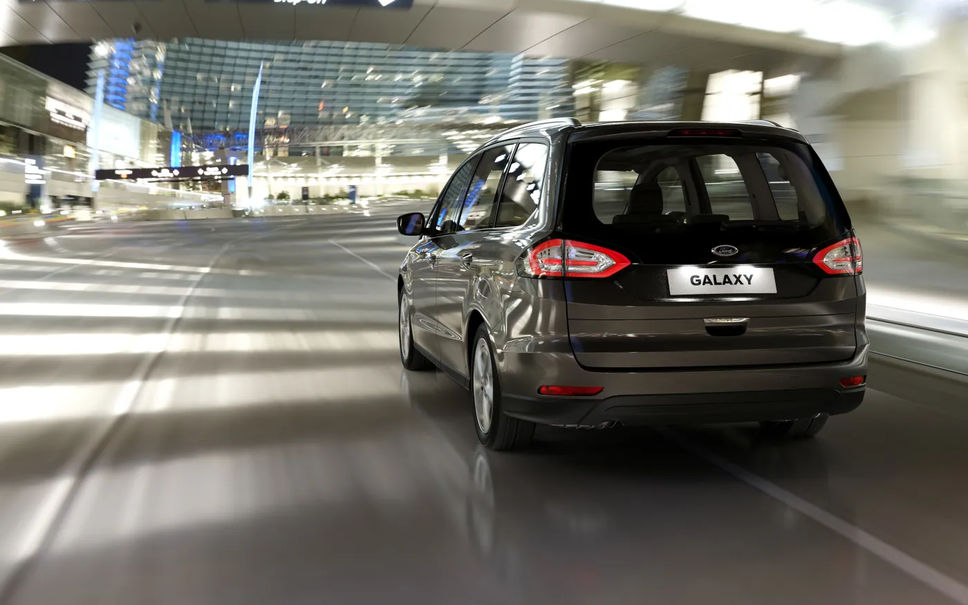 7626698-ford-galaxy.jpg