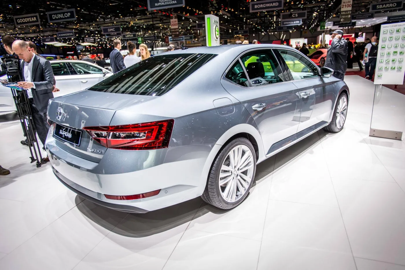 7574204-skoda-superb.jpg