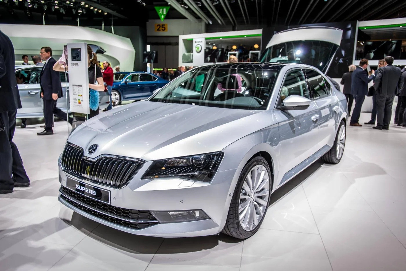 7574320-skoda-superb.jpg