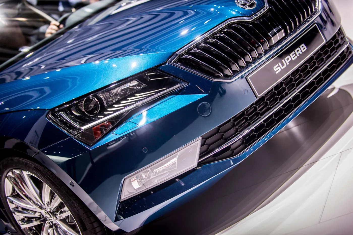 7574349-skoda-superb.jpg