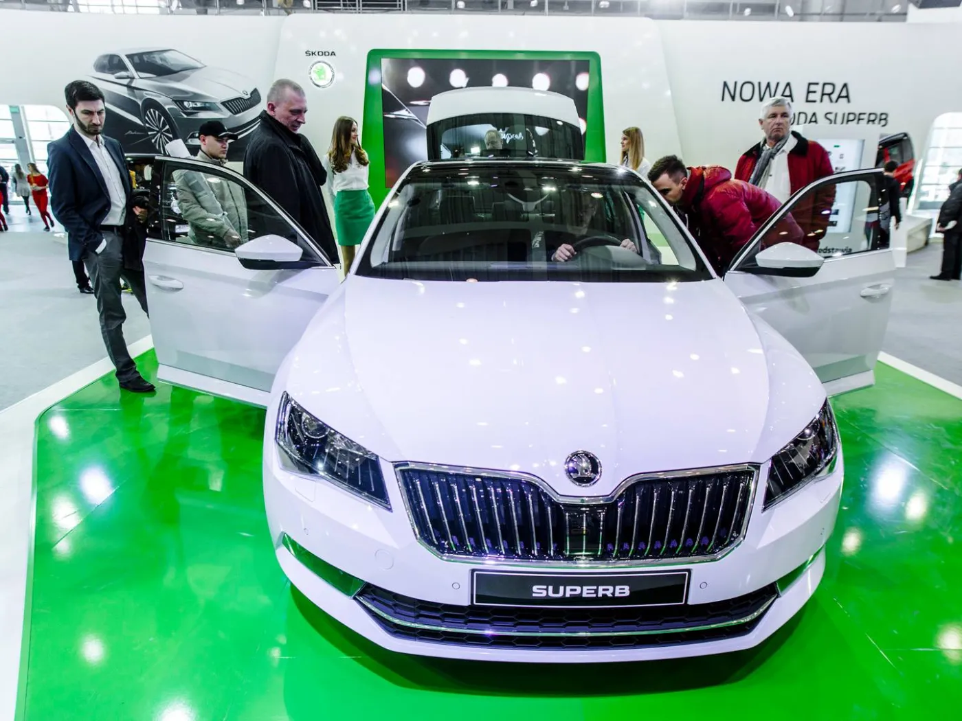 7642813-skoda-superb.jpg