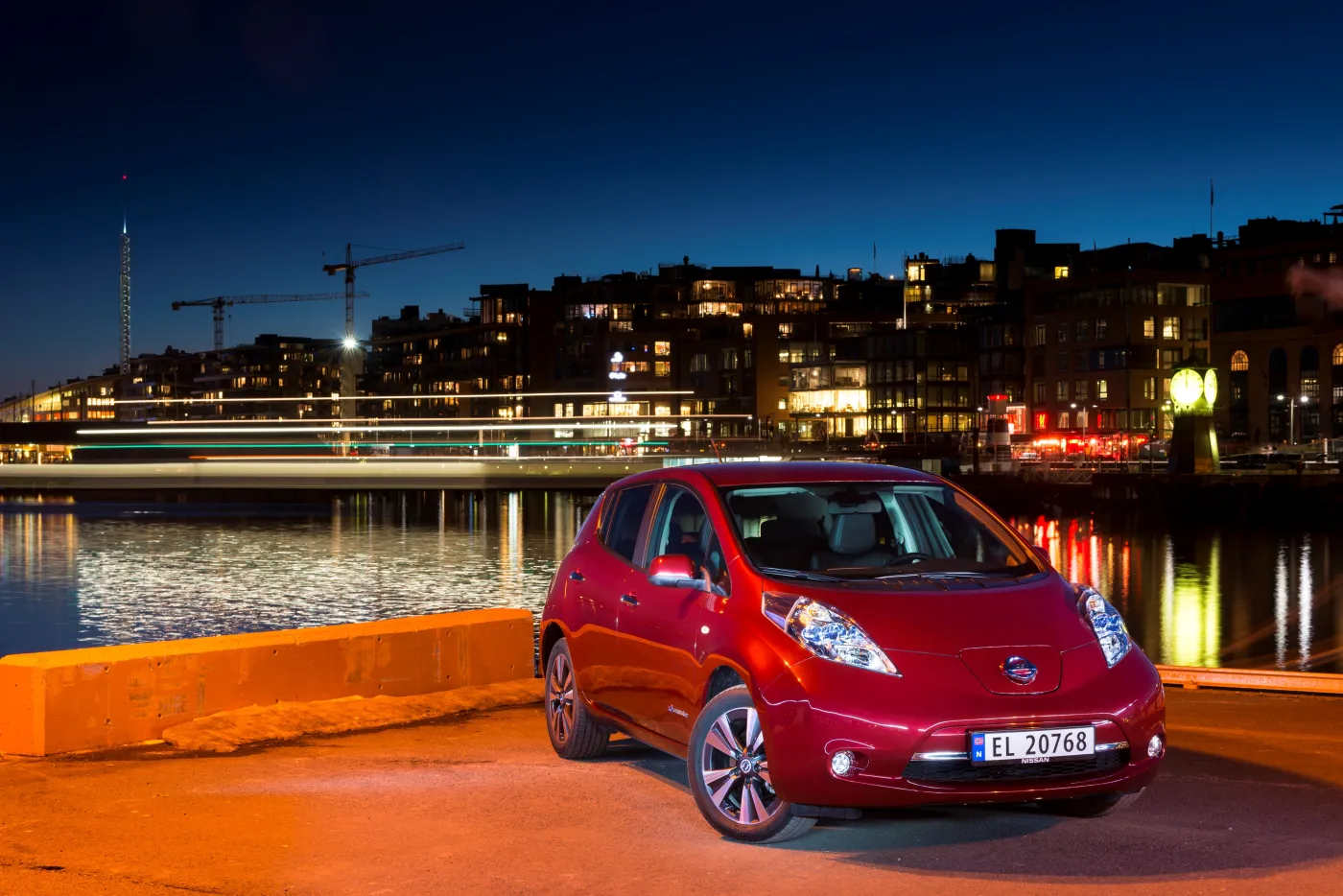 7700104-nissan-leaf.jpg