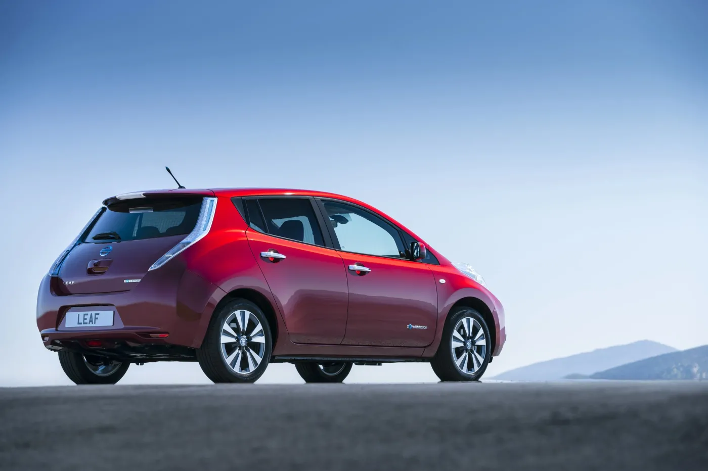 7700277-nissan-leaf.jpg