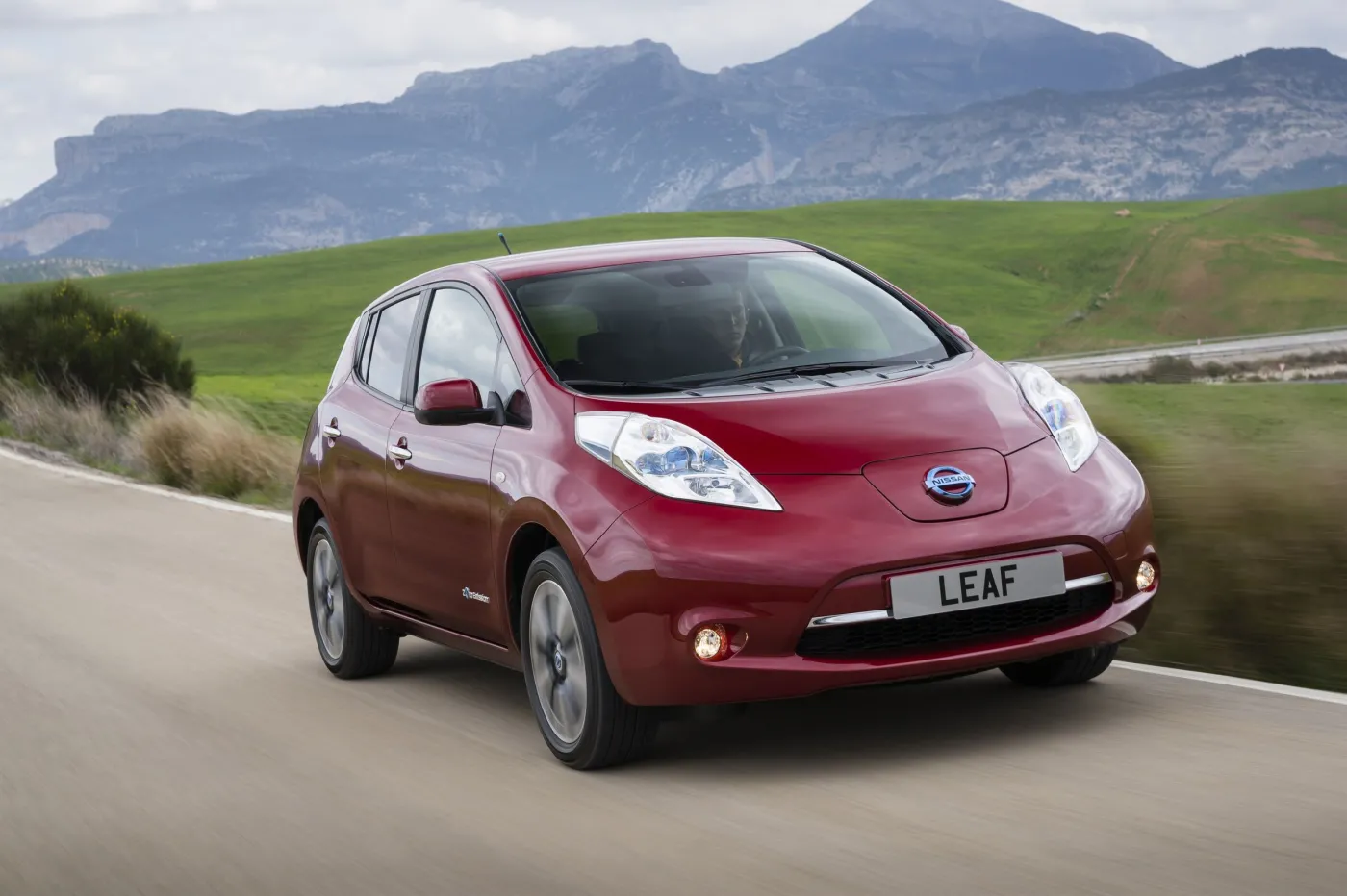 7700306-nissan-leaf.jpg