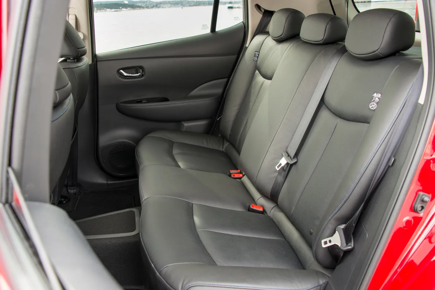 7701130-nissan-leaf.jpg