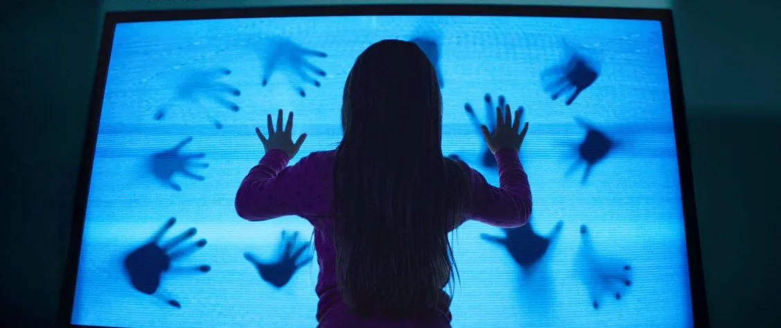 7704268-poltergeist.jpg