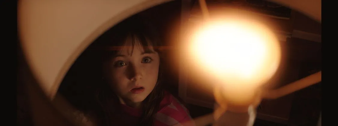 7704380-poltergeist.jpg