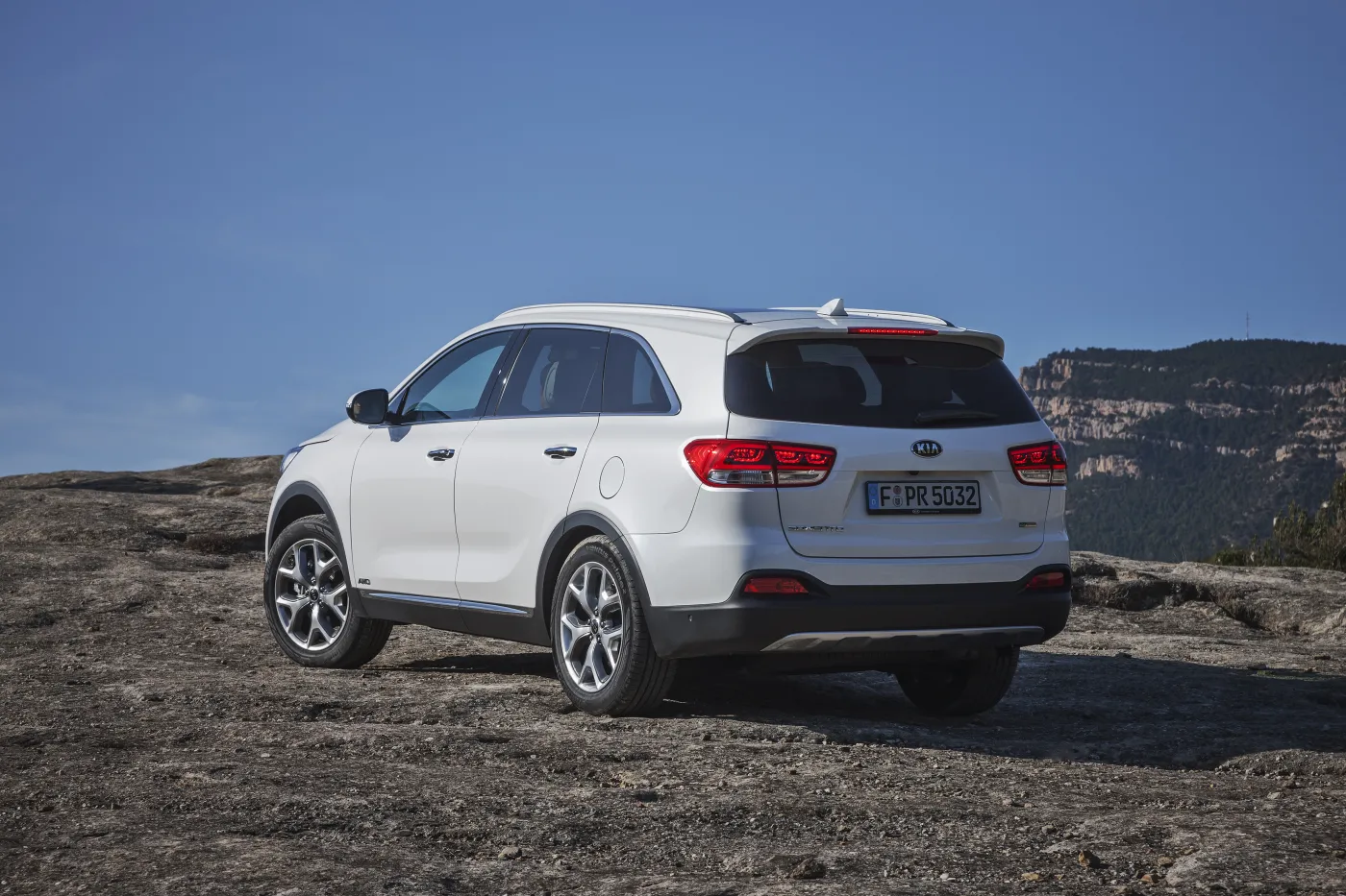 7330209-kia-sorento.jpg