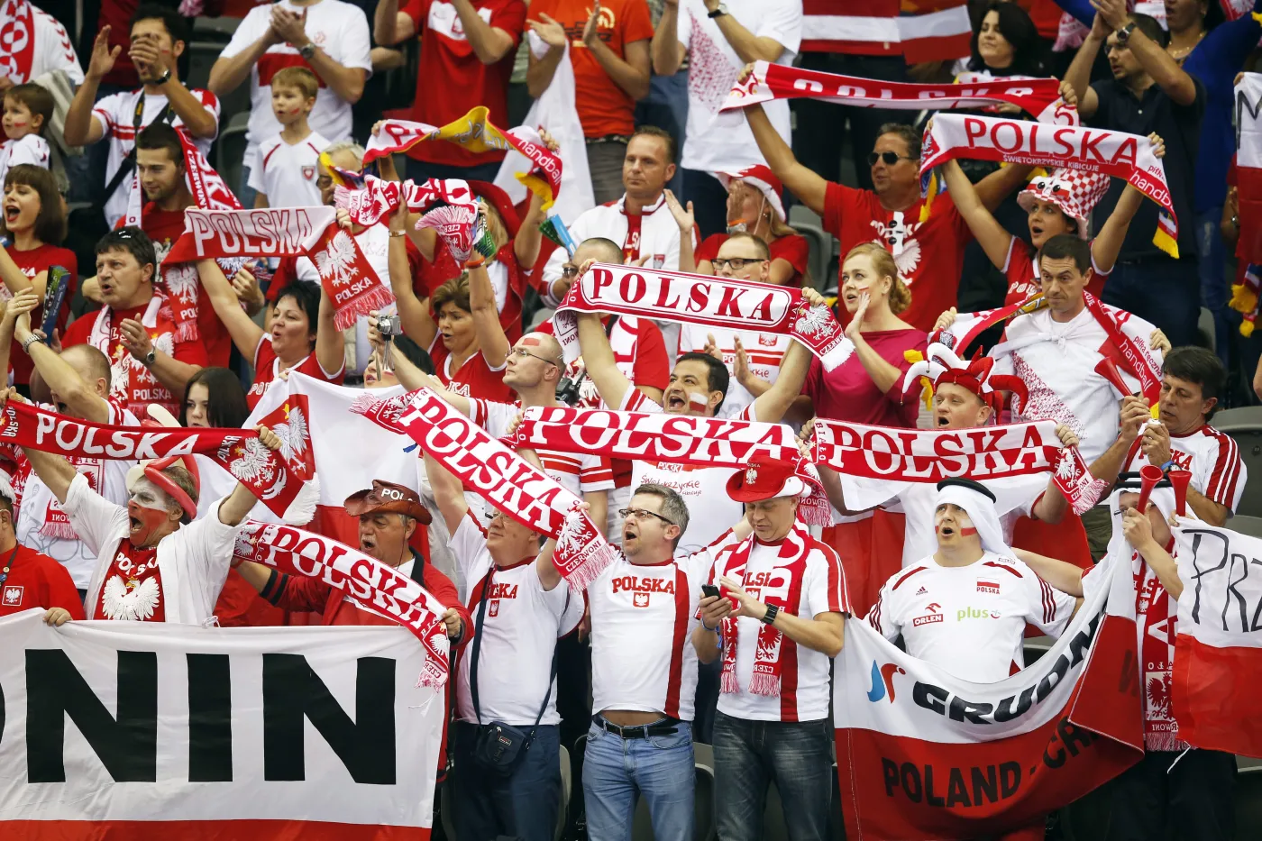7347392-polscy-kibice.jpg
