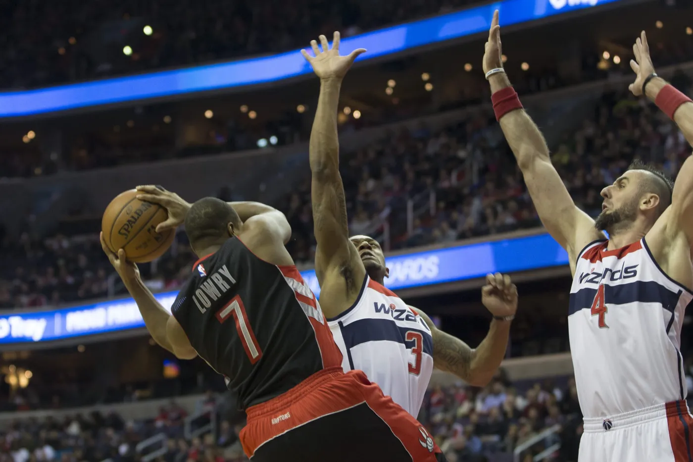 Liga NBA: Wizards po dogrywce przegrali z Raptors. Tylko dwa punkty Gortata