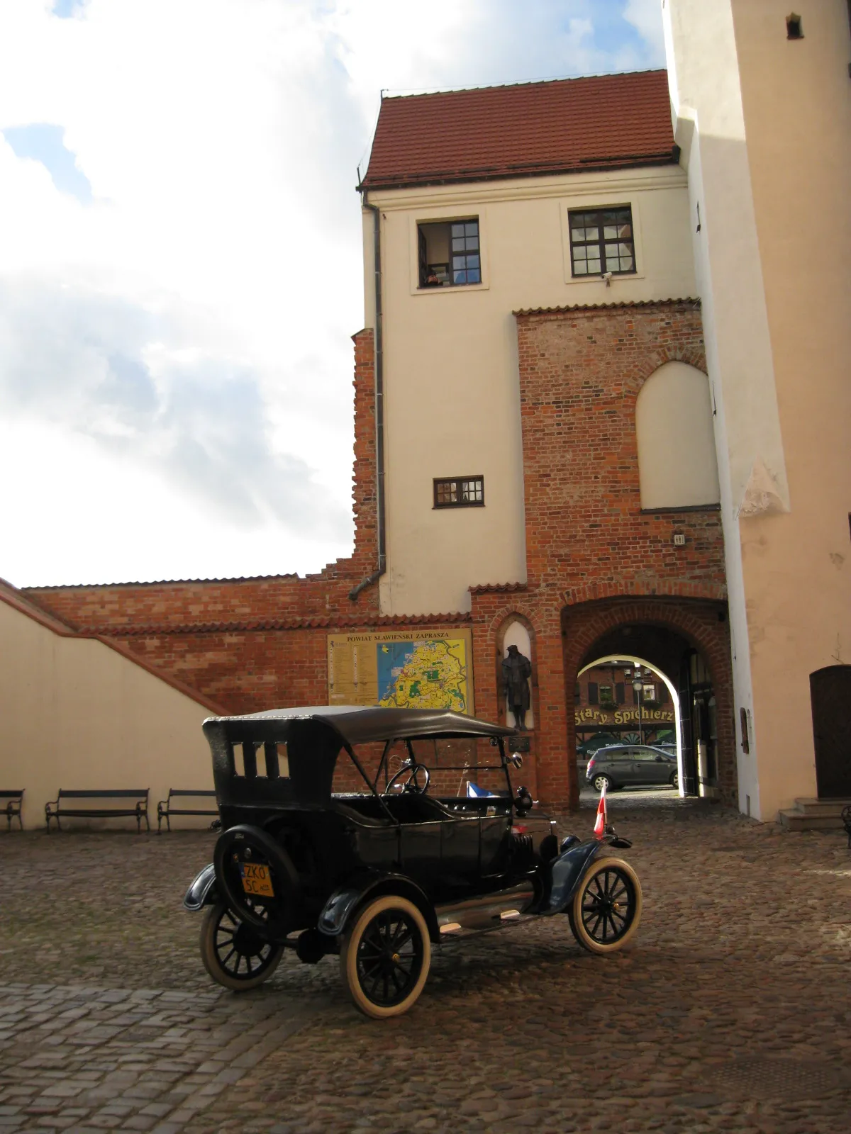 7373119-ford-model-t.jpg