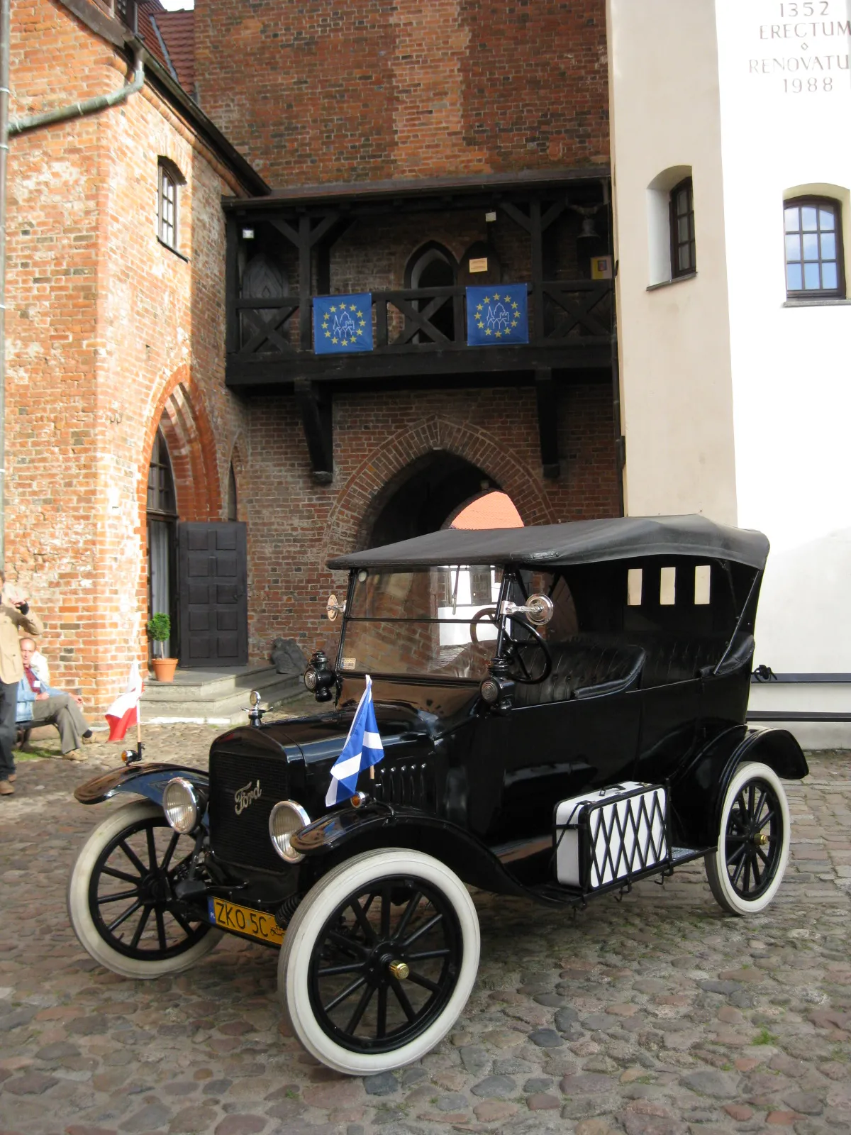 7373293-ford-model-t.jpg