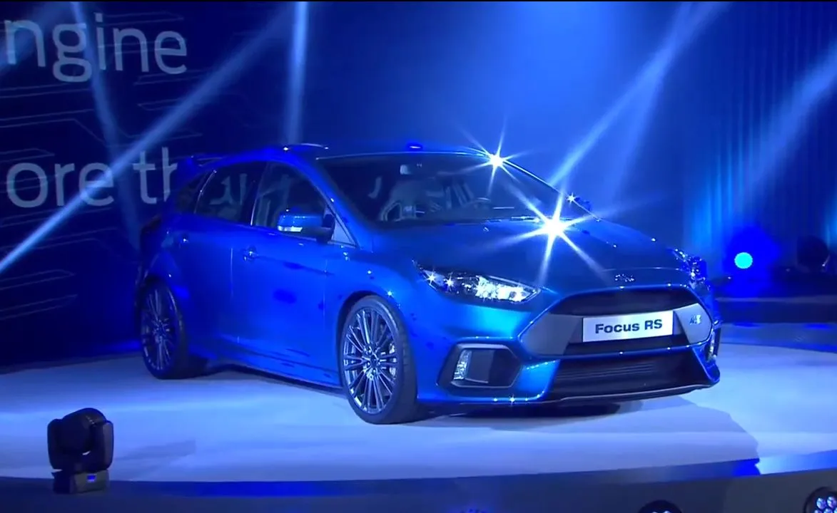 7379470-ford-focus-rs.jpg