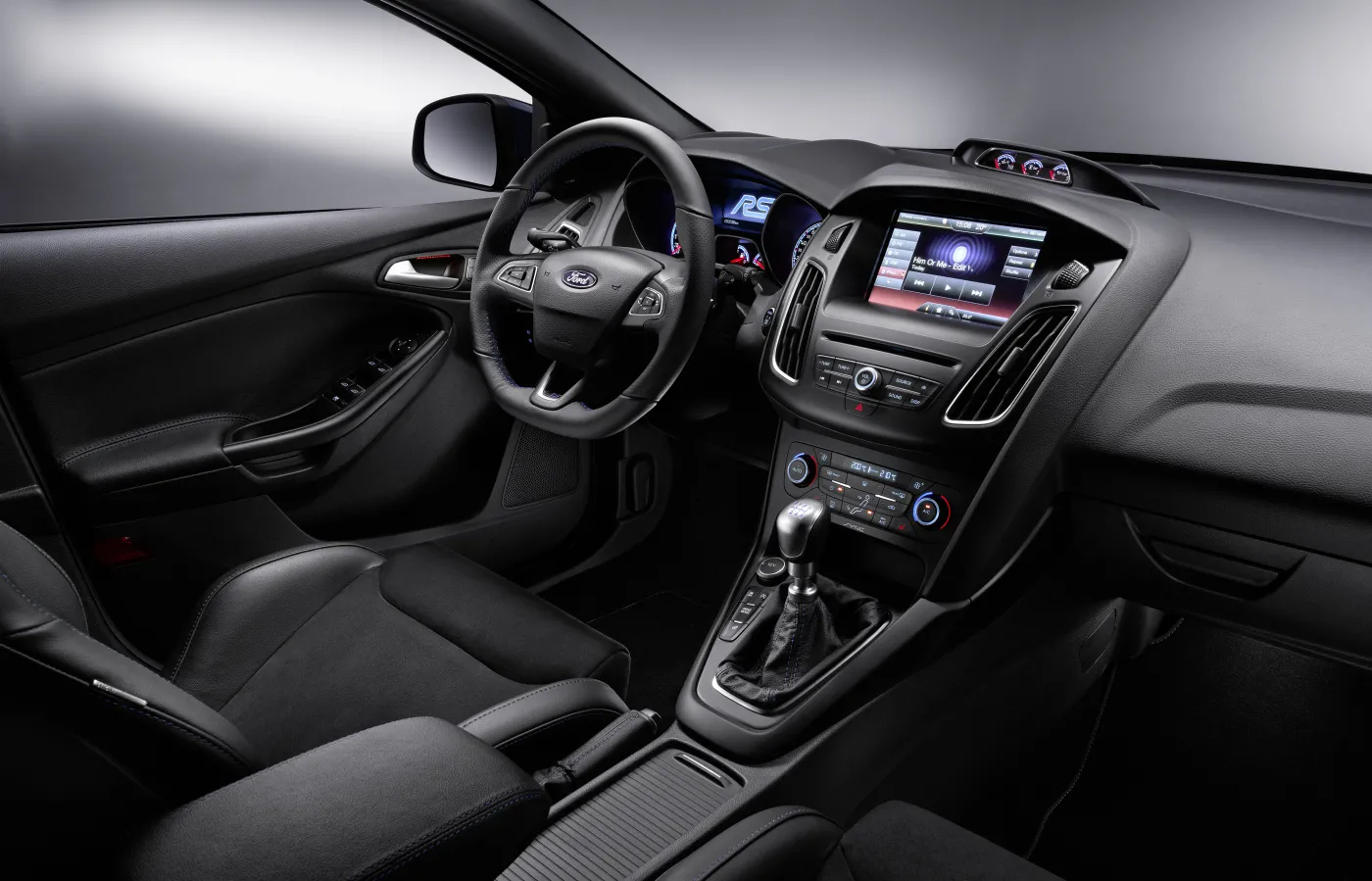 7379047-ford-focus-rs.jpg