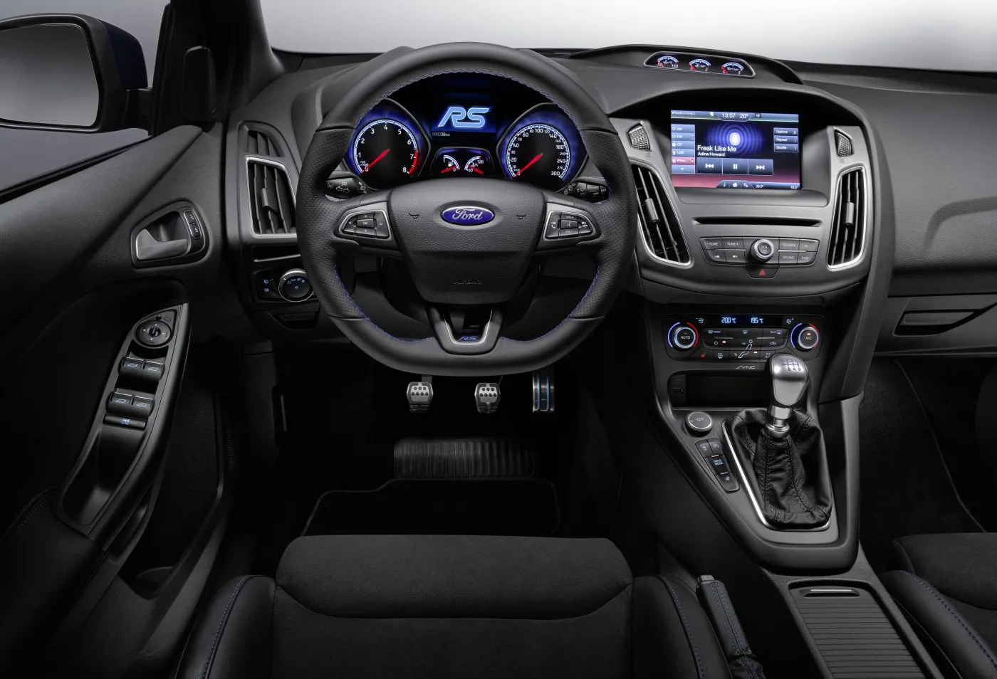 7379250-ford-focus-rs.jpg