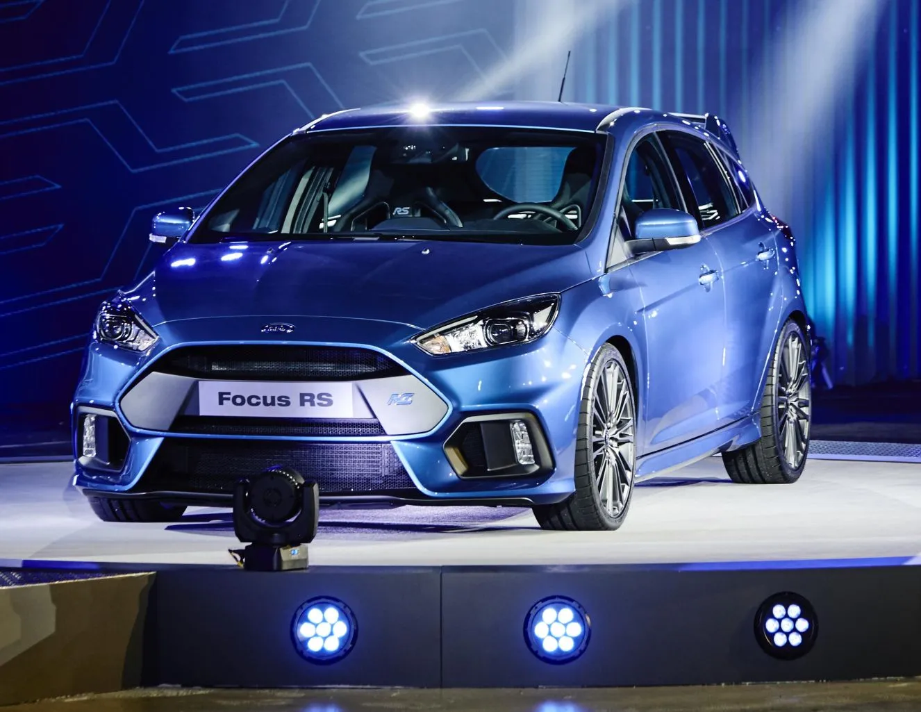 7380085-ford-focus-rs.jpg