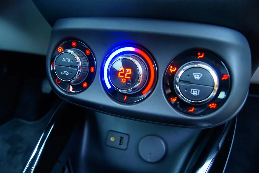 7437797-opel-corsa-1.jpg