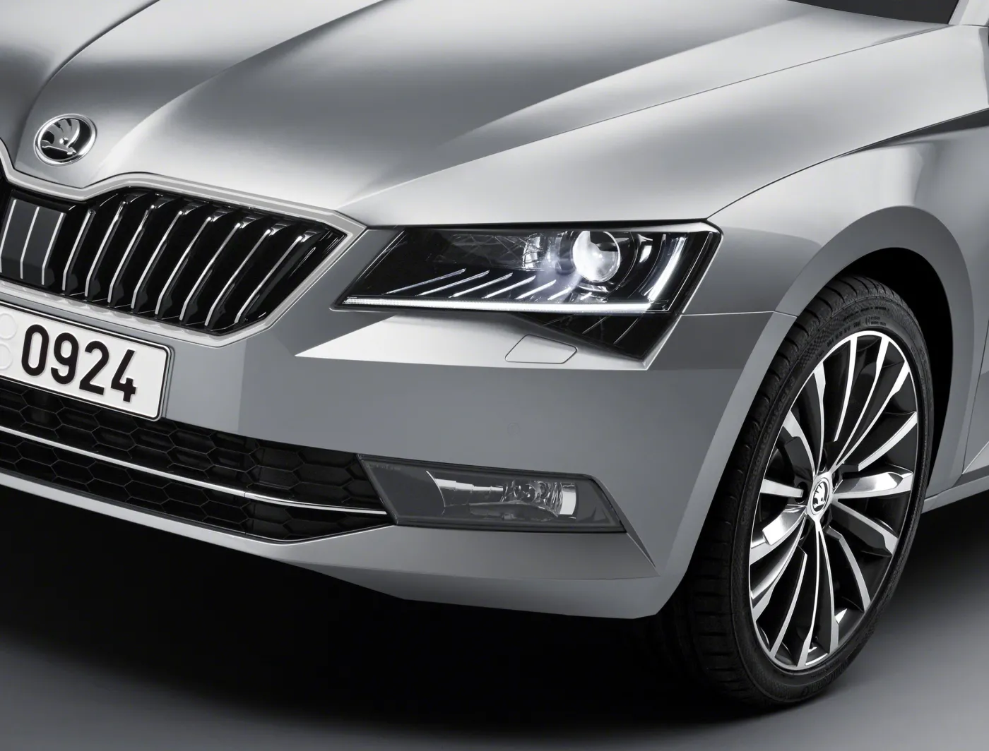 7439456-skoda-superb.jpg