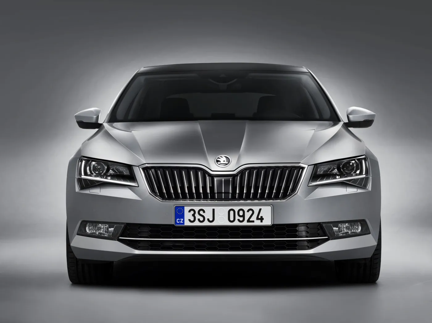 7439485-skoda-superb.jpg