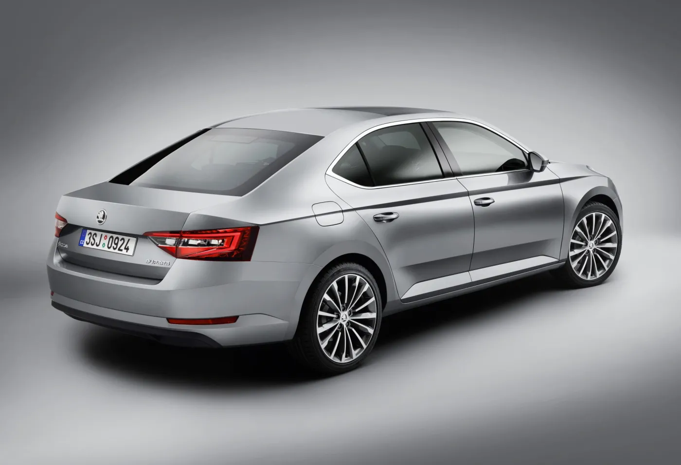 7439514-skoda-superb.jpg