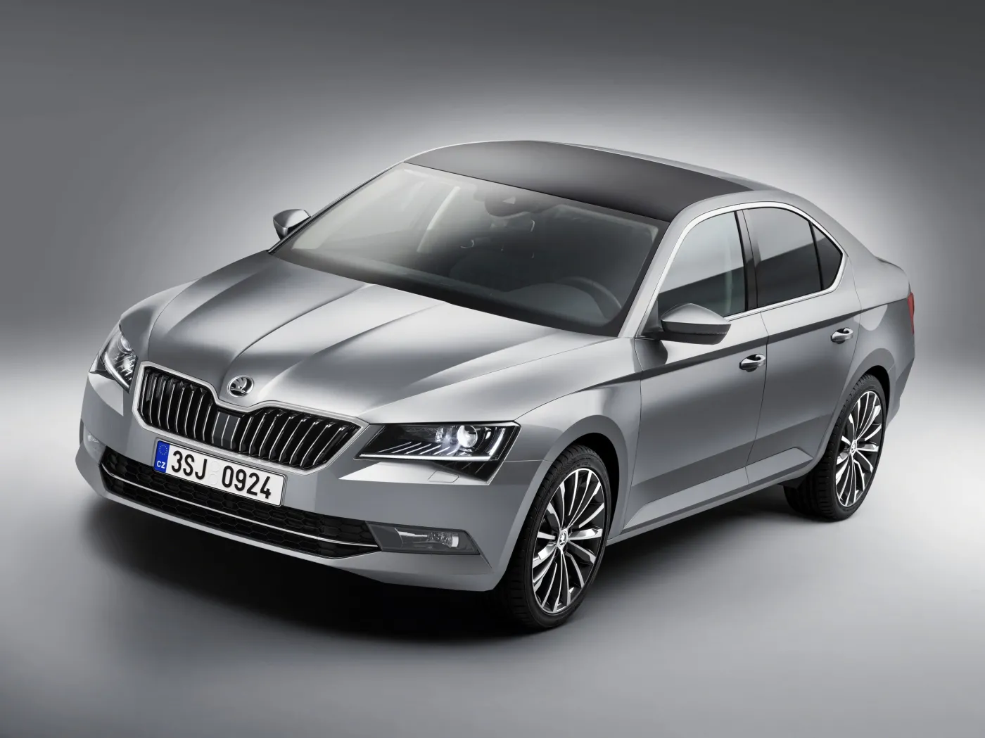 7439601-skoda-superb.jpg