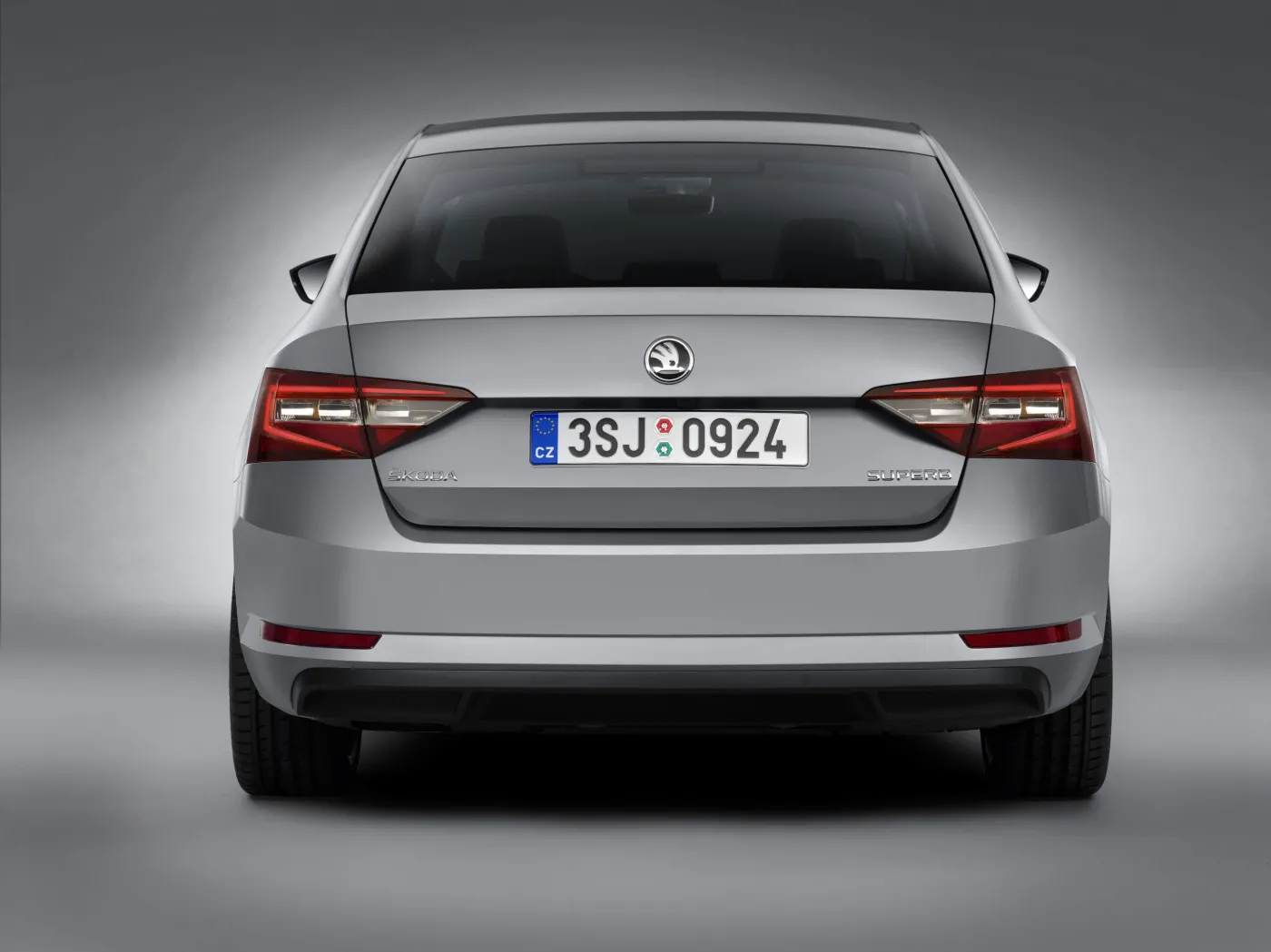 7439654-skoda-superb.jpg