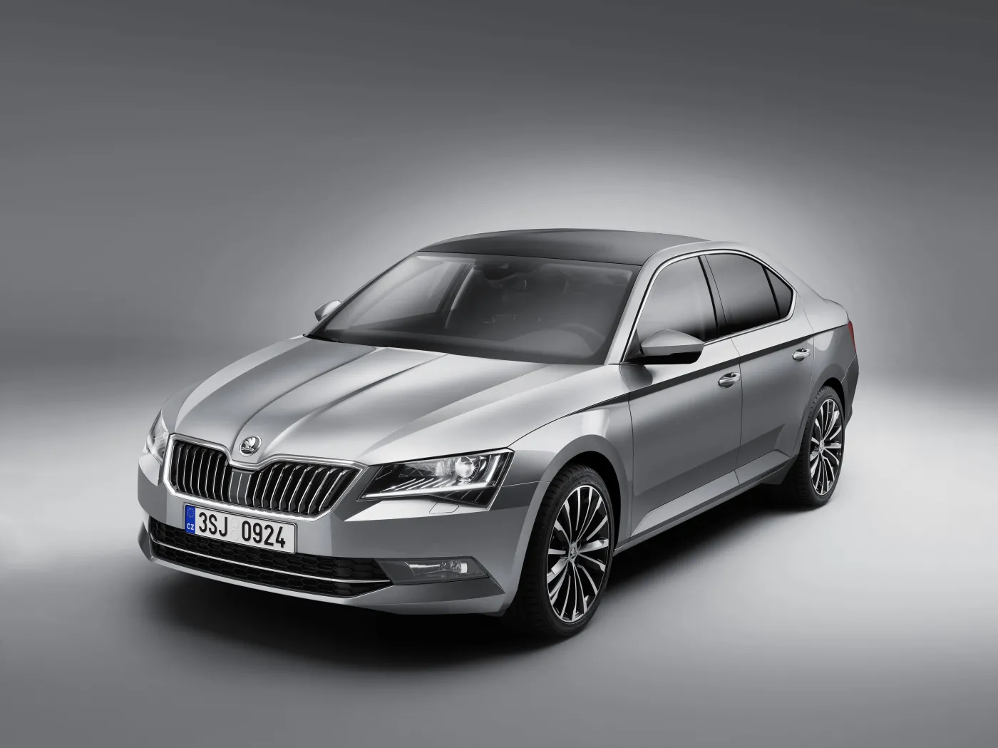 7440996-skoda-superb.jpg