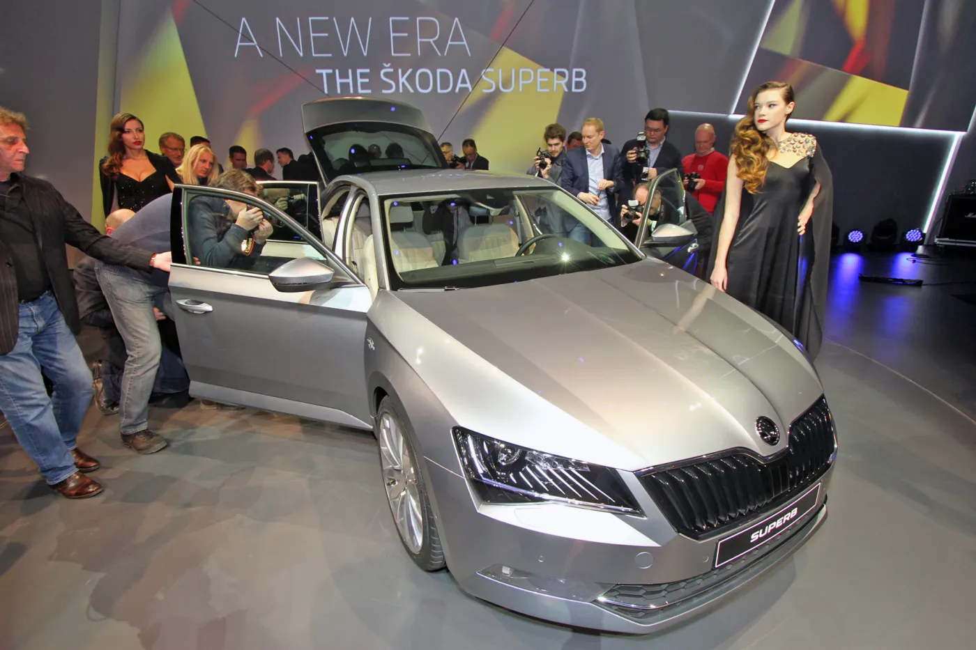 7441757-skoda-superb.jpg