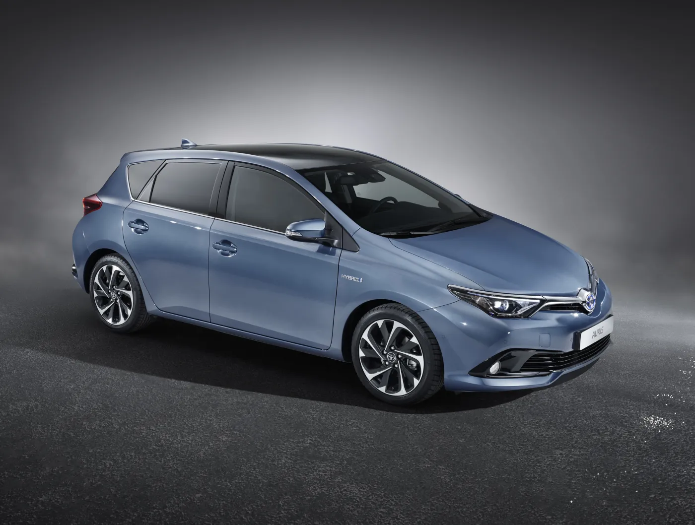 7461189-toyota-auris.jpg