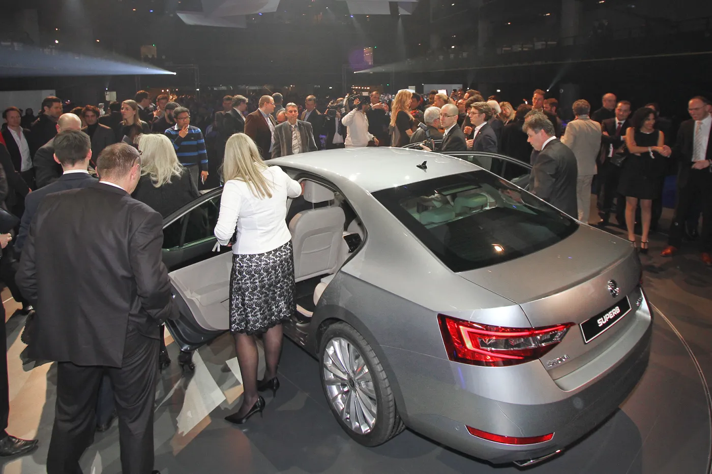 7441728-skoda-superb.jpg