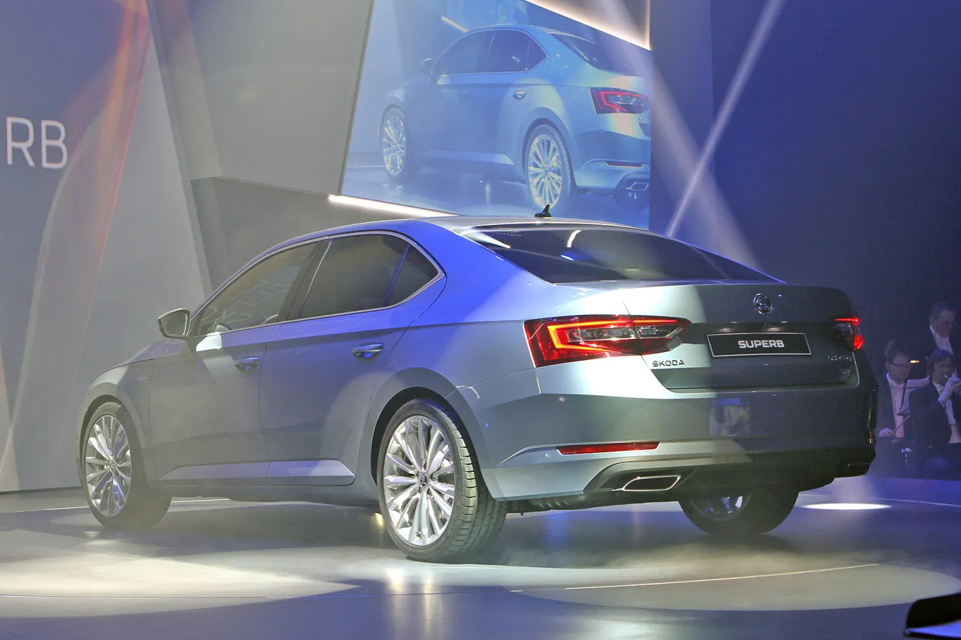 7441786-skoda-superb.jpg