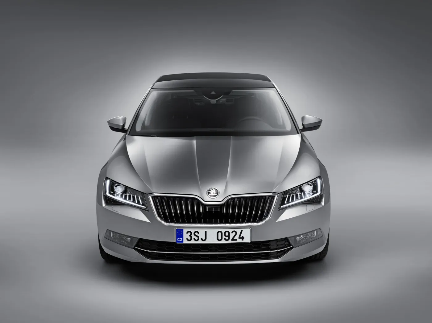 7441054-skoda-superb.jpg