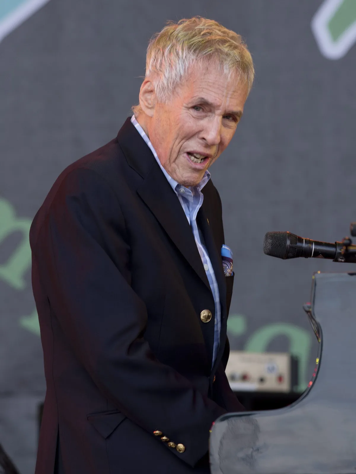 7924577-burt-bacharach.jpg